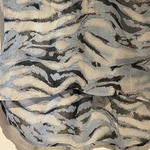 Final Touch Blue zebra print semi-sheer blouse - Picture 6 of 11